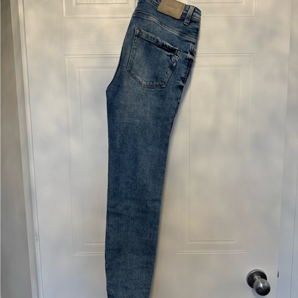 Zara Light Wash Distressed Denim - Picture 4 of 4